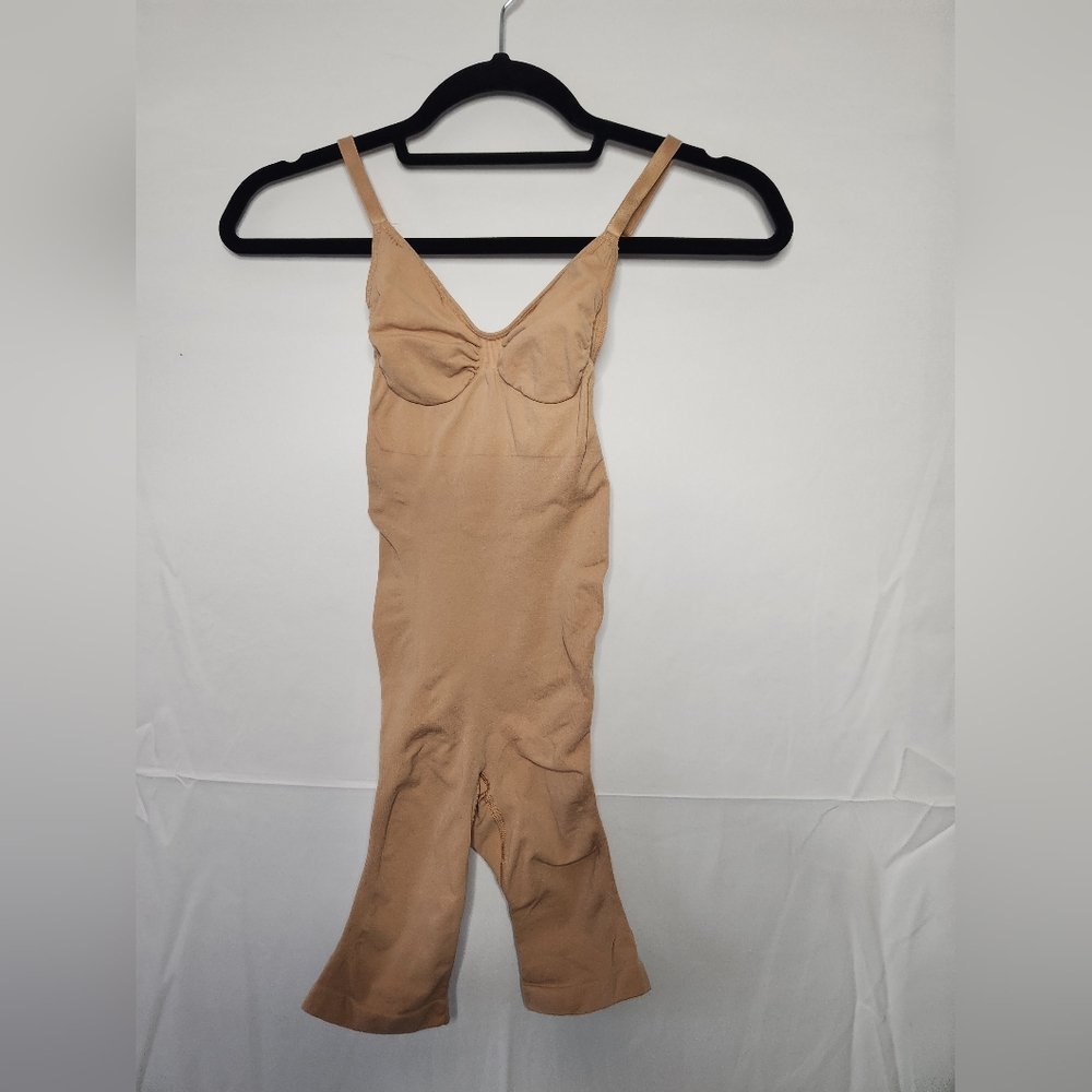 Skims Nude Seamless Sculpt Mid Thigh Short Shapewear Size Small/Medium